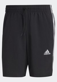 Schwarze Sportshorts mit elastischem Bund, Kordelzugverschluss, drei weißen Streifen an den Seiten und einem weißen Adidas-Logo am Saum.