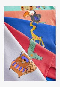 Nem kiválasztott, blue red green