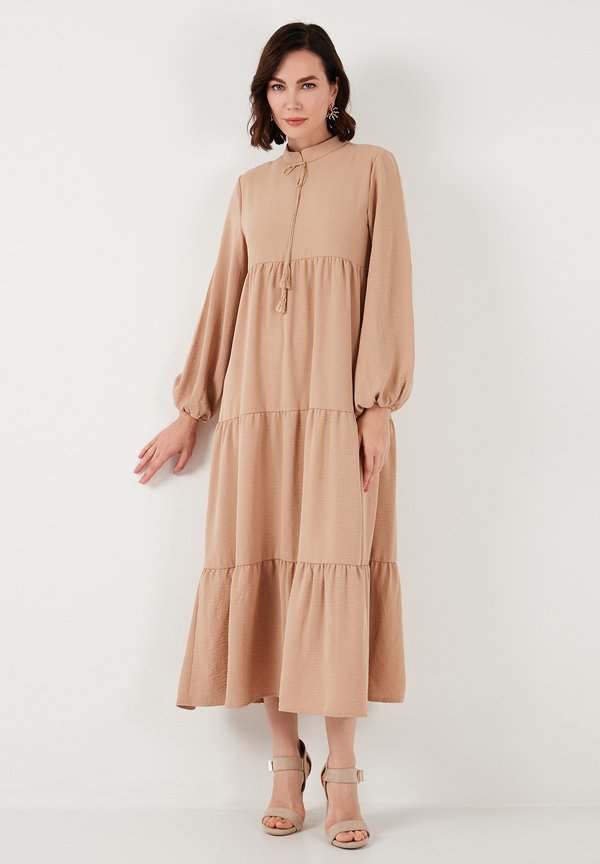 REGULAR FIT - Maxikleid - camel