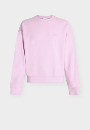 Ανοιχτό ροζ μακρυμάνικο φούτερ με λαιμόκοψη, ριμπ μανσέτες και τελείωμα, μικρό κεντημένο λογότυπο στο αριστερό στήθος, μονόχρωμο υφασμάτινο ύφασμα με υφή.