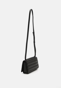 Calvin Klein LINE QUILT SHOULDER BAG - Borsa a tracolla - black