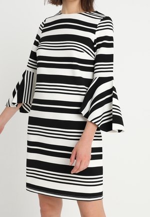 Schwarz-weiß gestreiftes Kleid mit Dreiviertel-Glockenärmeln, runder Halslinie und taillierter Silhouette. Glatter, strukturierten Stoff.