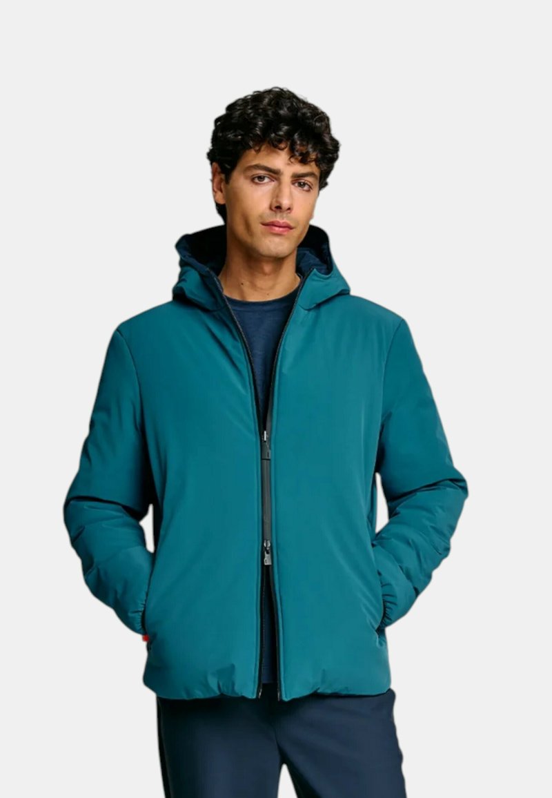 Giacca con cappuccio color verde acqua con zip frontale, caratterizzata da una texture liscia e polsini elastici. Leggera, con una vestibilità comoda e un design minimalista.