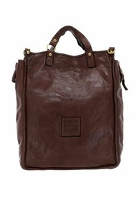 Sac fourre-tout en cuir marron avec une texture lisse, doté de deux poignées supérieures, de quincaillerie dorée et d'une forme rectangulaire avec un patch de marque à l'avant.