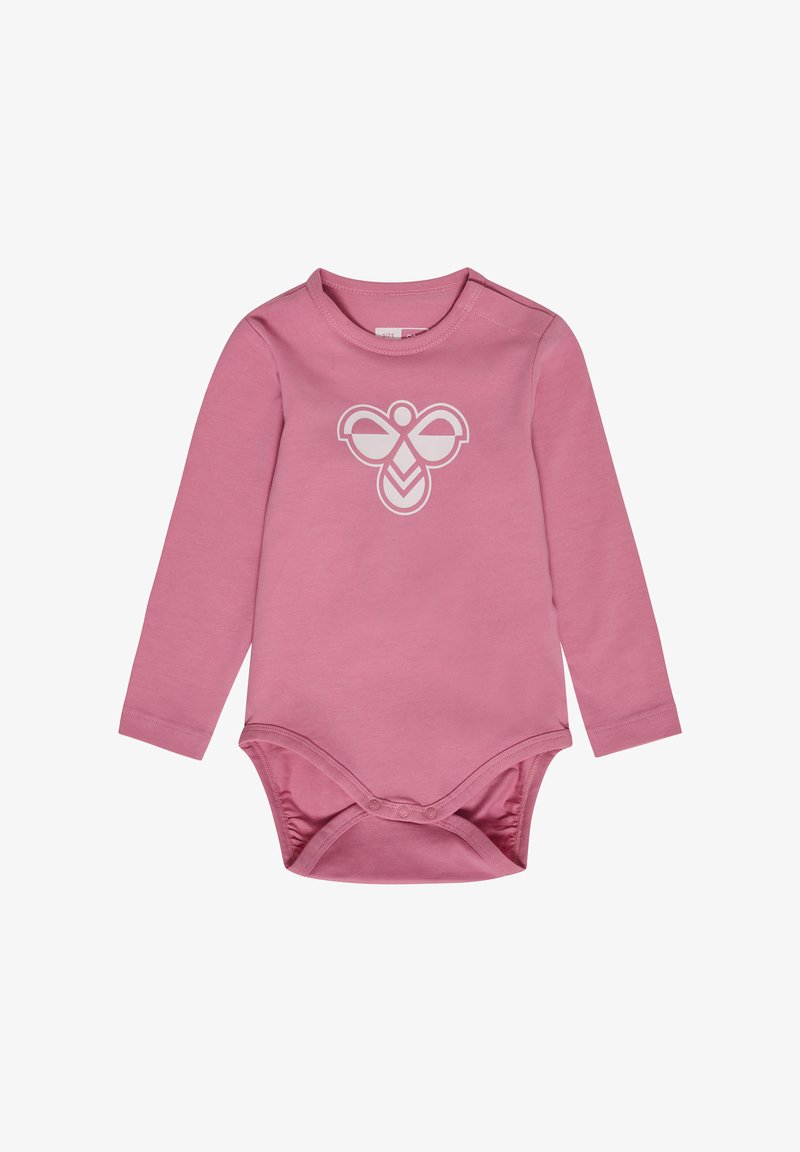 Langarm-Babybody aus weichem, pinkfarbenem Baumwollstoff mit einem weißen Bienenmotiv auf der Vorderseite, mit Druckknopfverschlüssen im unteren Bereich für einfaches Ankleiden.