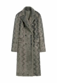 Dwurzędowy płaszcz z teksturowanego szarego sztucznego futra, z klapami, dwiema przednimi kieszeniami i sześcioma ciemnymi guzikami.