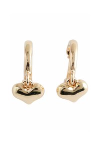 Orecchini a cerchio in oro con piccoli charm a forma di cuore, dalla finitura lucida e texture liscia, attaccati con un semplice design a chiusura.