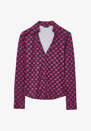 Langarm-Hemd in Marineblau mit roten und rosa Polka-Dots, ausgestattet mit einem Kragen und glatter Stoffoberfläche.