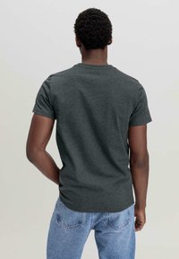 hessnatur REGULAR  - T-shirt basic - anthrazit