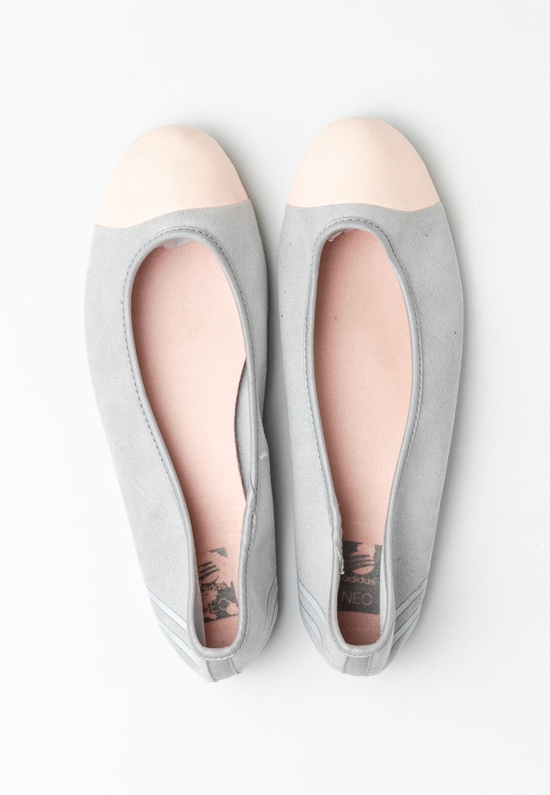 adidas Originals Ballet pumps grey (Pre-owned) Zalando