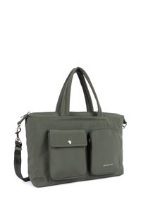 Borsa tote in tessuto verde scuro con due tasche anteriori, una con patta. Presenta manici doppio e una tracolla regolabile.