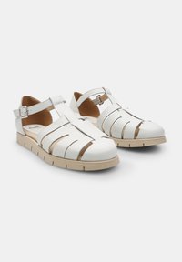 Bata Balerinke s trakom oko gležnja - bianco