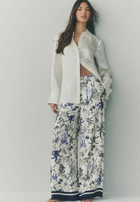 Next Kalhoty - white blue animal print