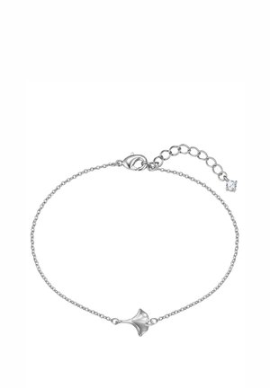 Pulsera delicada de cadena de plata con un pequeño charm en forma de hoja de ginkgo y cierre ajustable con un diminuto cristal al final.