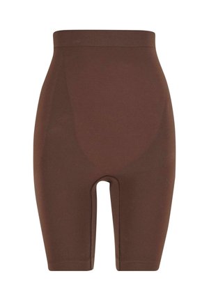 Bruine, hooggewaisted shapewear shorts met een gladde textuur, knielange snit en contrasterende stikdetails, met een naadloos ontwerp.