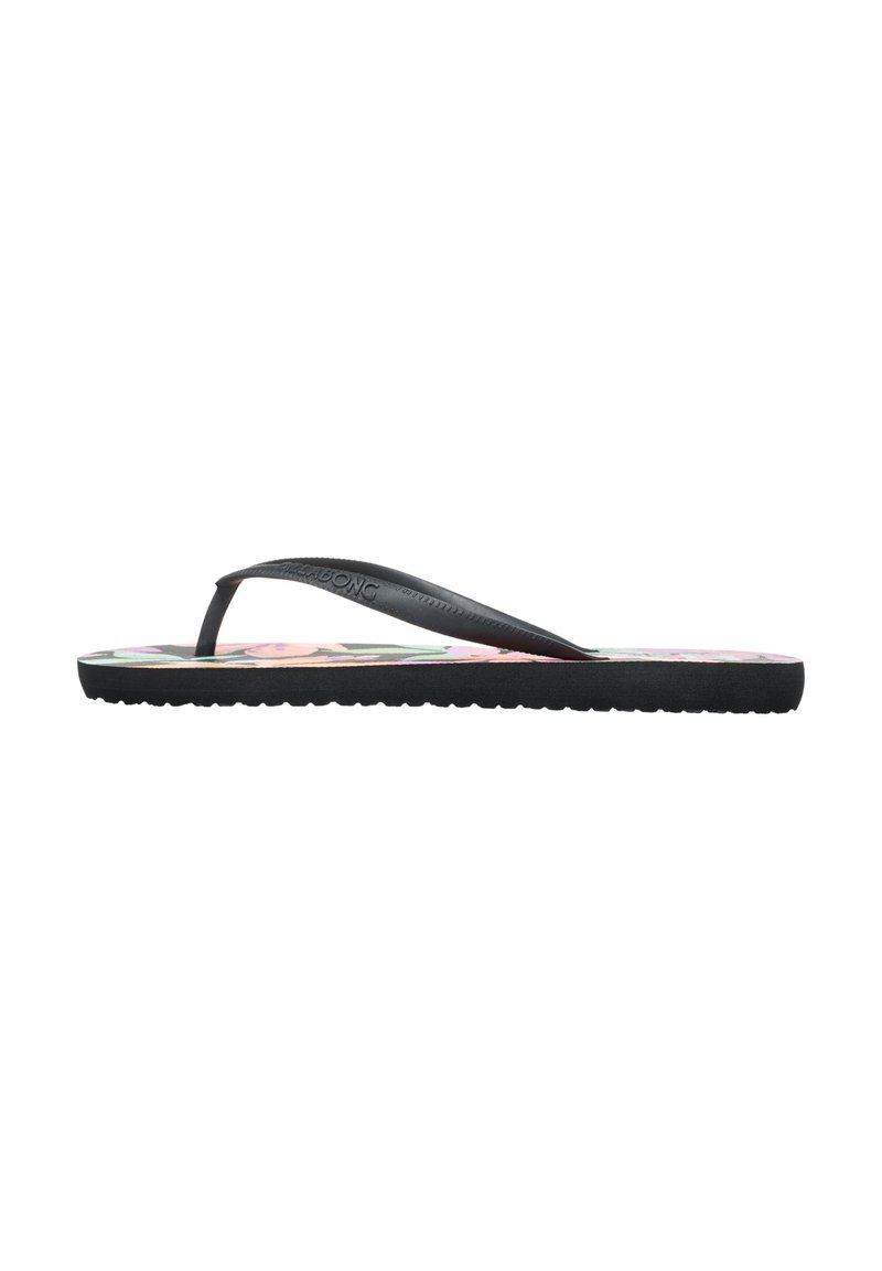Svarta flip-flop med texturerade remmar och en fotbädd med blommönster. Sulan är hållbar med spår för grepp.