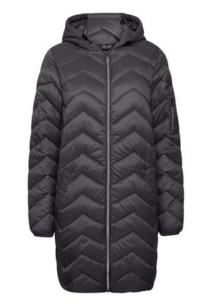 Lång svart puffjacka med huva, med ett chevron-mönstrat quiltat design, dragkedjestängning fram och en dragkedjefick på ärmen. Mjuk textur.