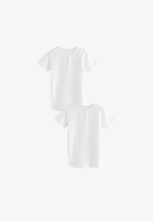 Dvě identické bílé trička s krátkým rukávem vyrobené z bavlny. Mají kulatý výstřih s uzlovým detailem a hladkou texturu.