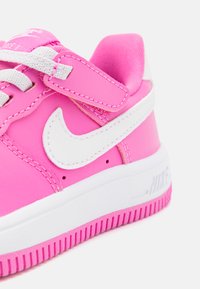 Nike Sportswear FORCE 1 LOW EASYON - Sportcipő - playful pink/white