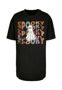 Schwarzes T-Shirt mit einem bunten "SPOOKY"-Druck in verschiedenen Texturen, mit einer weißen Gespenst-Grafik in der Mitte. Kurze Ärmel, lockere Passform.