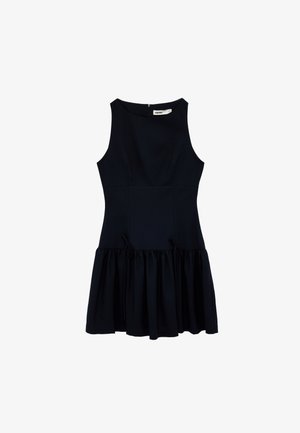 Ärmelloses schwarzes Kleid mit tailliertem Oberteil, ausgestelltem Rock und Reißverschluss am Rücken, mit zwei kleinen seitlichen Bändern an der Taille.