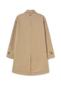 Trench coat beige con una abertura en la parte trasera, cuello puntiagudo y puños abotonados. Hecho de una tela suave, presenta un diseño limpio y minimalista.