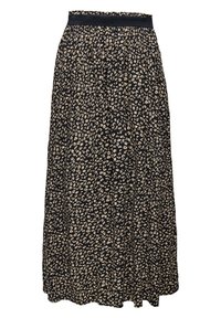 Jupe midi noire avec motif léopard beige et taille élastique noire, en tissu plissé pour plus de texture.