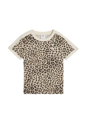 T-shirt à manches courtes en beige avec un imprimé léopard noir. Présente des accents beige clair sur les manches et le col. Le matériau semble doux et lisse.