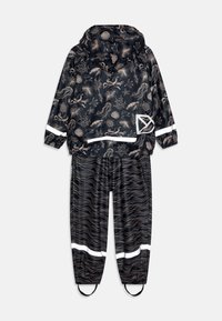 Waterproof rain suit featuring an aquatic pattern in beige on a black background, with reflective accents on the jacket and pants.