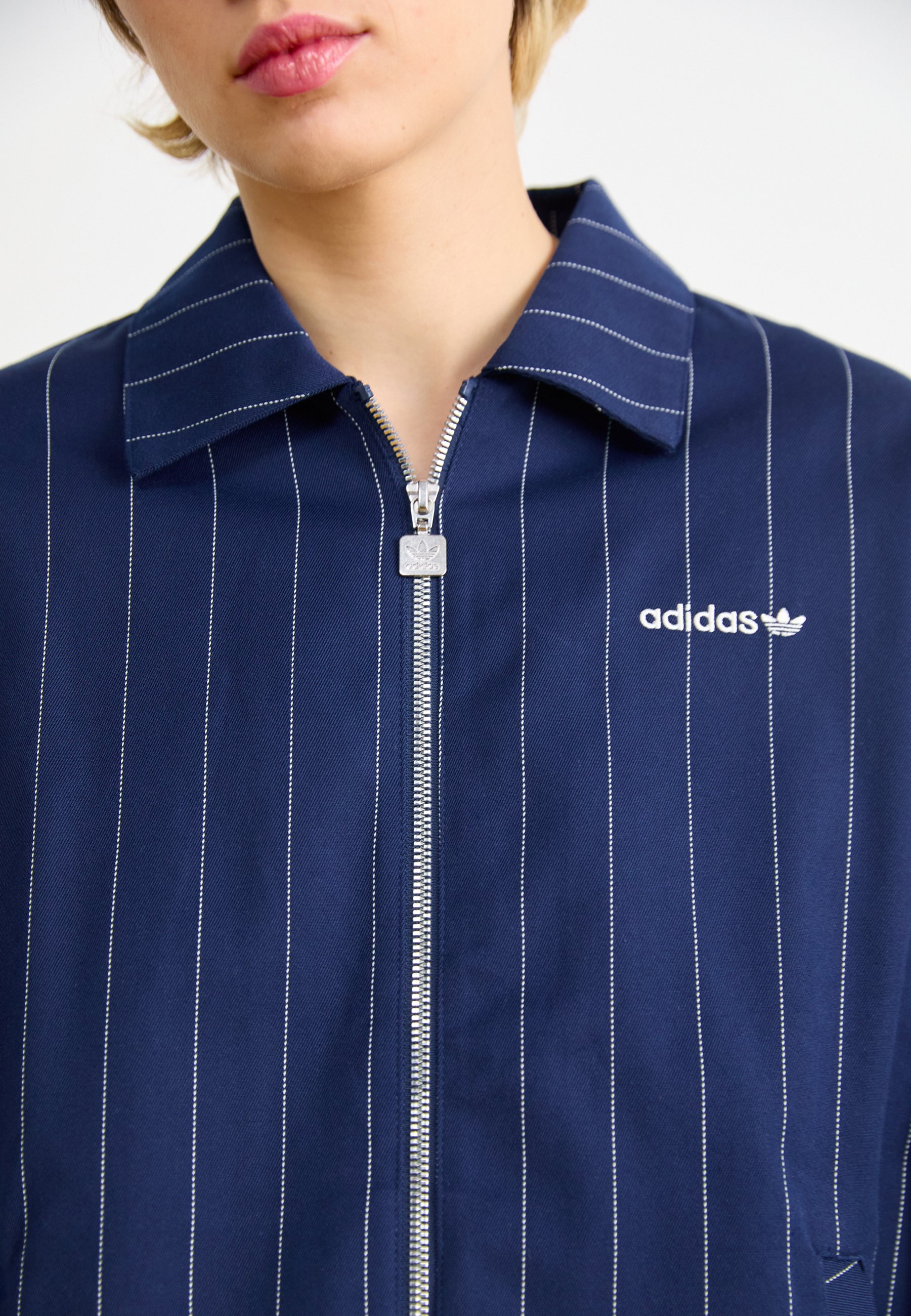 adidas Originals PINSTRIPE - Summer jacket - night indigo/off