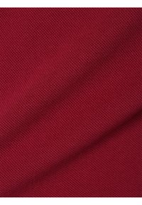 Rode textuurstof met een subtiel ruitpatroon, zacht aanvoelend met een lichte stretch, geschikt voor verschillende toepassingen.