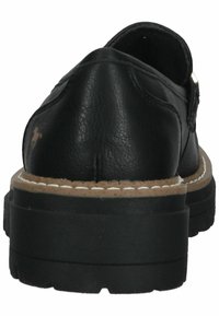 Scarpa in pelle nera con punta arrotondata e suola in gomma spessa. Presenta cuciture a contrasto, una linguetta sul tallone e un marchio sobrio sulla parte superiore.