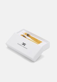 Brincos em forma de franja dourada com detalhes pretos, apresentados numa caixa branca com o nome da marca "ELISABETTA FRANCHI" em letras pretas.