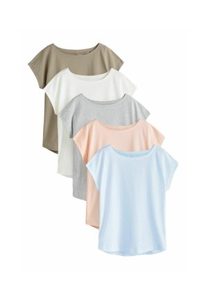 Fünf kurzärmelige T-Shirts mit Rundhalsausschnitt in Beige, Weiß, Grau, Pfirsich und Hellblau in versetzter Anordnung gestapelt.