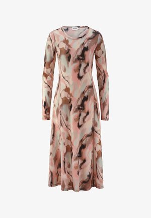 Langärmliges Kleid aus weichem Stoff in einer Pastellfarbpalette mit einem gewundenen abstrakten Muster in den Farbtönen Pink, Braun und Mintgrün.