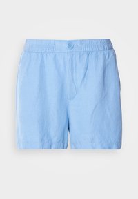 Shorts bleu clair en tissu léger, avec une ceinture élastique, une fermeture par bouton et une texture lisse. Design décontracté avec poches latérales.