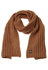 Écharpe en laine brune tricotée avec un motif côtelé, bouclée de manière lâche avec une petite étiquette de marque noire et dorée cousue près d’une extrémité.