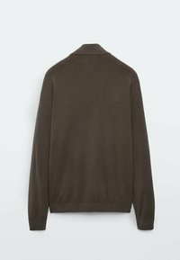 Pull-over manches longues vert olive foncé avec poignets et ourlet côtelés, vu de dos sur un fond clair uni.