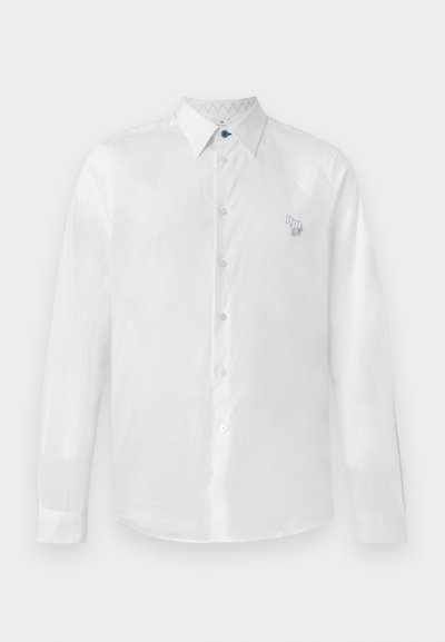 Witte overhemd met lange mouwen van gladde stof, voorzien van een blauwe knoop en een klein geborduurd ontwerp aan de linkerkant. Met knopen sluiting aan de voorkant en een kraag.