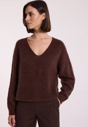 - Sweter