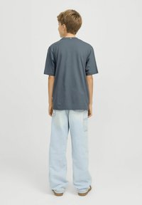 Jack & Jones Junior T-SHIRT GEDRUCKT T-SHIRT JUNIOR - Trükipildiga T-särk - stormy weather