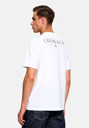 Calvin Klein Jeans, SS 30S EU CALVIN KLEIN BACK GRAP - Camiseta estampada - bright white