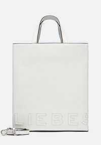 Biała skórzana torba tote z górnymi uchwytami, z wytłoczonymi literami "LIEBES" z jednej strony, zawiera odpinany pasek. Gładka tekstura i minimalistyczny design.