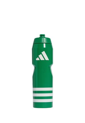 Borraccia sportiva verde con tappo push-pull, strisce orizzontali bianche vicino alla base e logo Adidas bianco sul davanti.