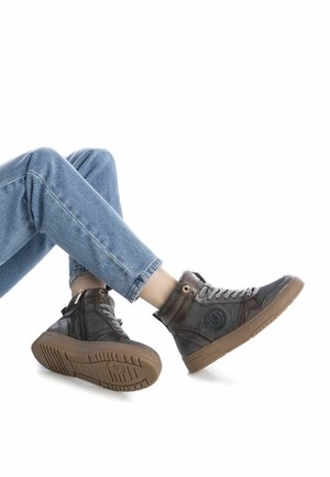 Carmela Botines con plataforma - grey