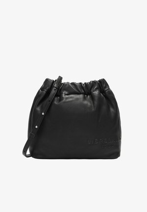 Czarna skórzana torba na sznurku o teksturowanym wykończeniu i wytłoczonym logo. Posiada cienki pasek na ramię z subtelnymi akcentami z metalu.