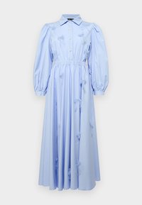 Ανοιχτό μπλε φόρεμα με γιακά, μακριά φουσκωτά μανίκια, ελαστική μέση και τρισδιάστατες λεπτομέρειες με φιόγκο στη φούστα.