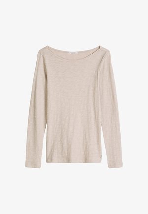 Beige strakke lange mouwen shirt met een brede ronde halslijn en subtiel gestructureerde stof, getoond op een witte achtergrond.