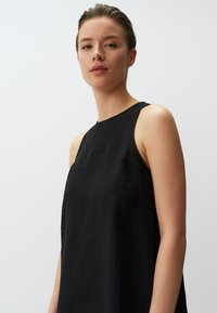 Jimmy Key CREW NECK SLEEVELESS - Freizeitkleid - black