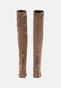 Tamaris Botas mosqueteras - taupe